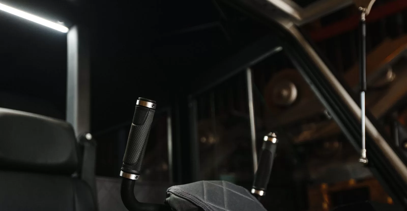 万域行Max型雅黑内饰